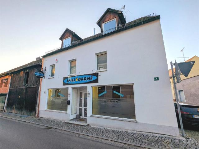 Wohn und Geschäftshaus in Rötz Gewerbeflächen + 4 Appartements