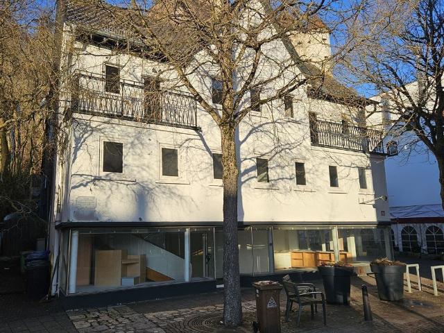 Wohn und Geschäftshaus in südlicher Fußgängerzone