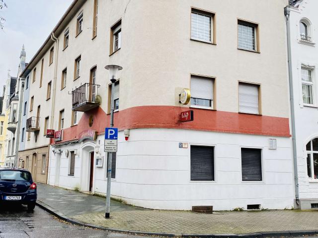 Wohn und Geschäftshaus in zentraler Lage zu verkaufen.