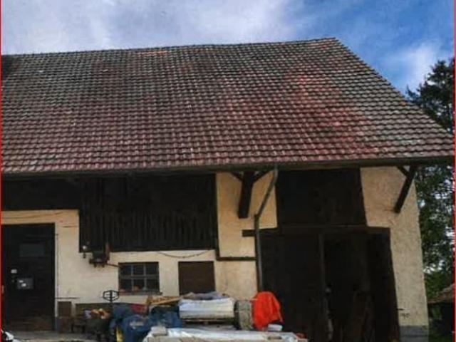 Wohn und Landwirtschaftsgebäude mit Bienenhaus