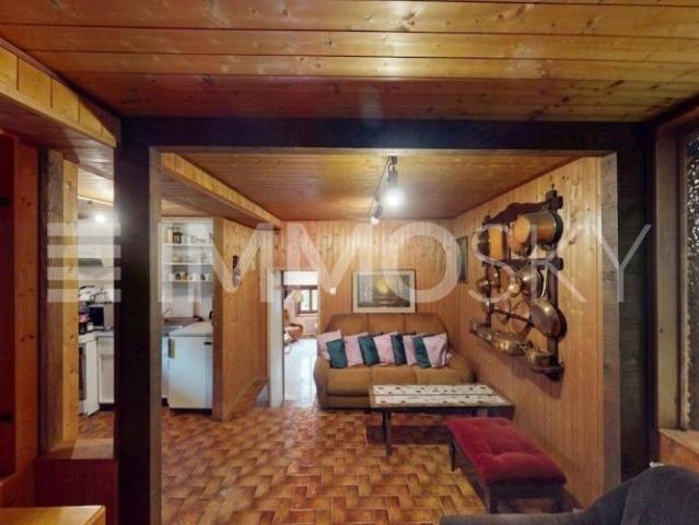 Wohngebäude 6 Zimmer