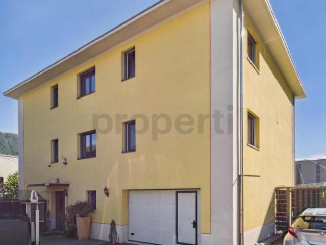 Wohngebäude 9 Zimmer