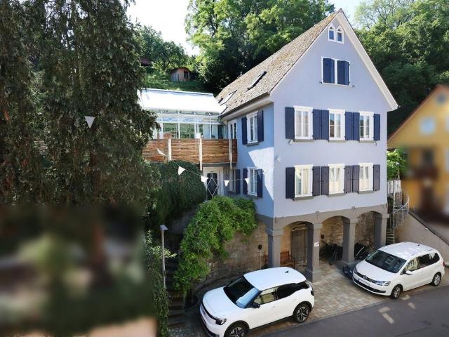 Wohnglück auf drei Etagen in beliebter Familienstraße an Comburg