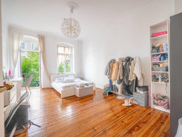 ? Wohnglück fußläufig zum Boxhagener Platz hochwertige 2 Zimmer Altbau Wohnung mit Balkon