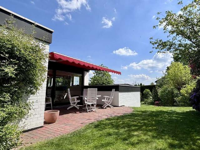 Wohnen am Steinberg Architektenhaus mit schönem Garten in Hanglage!