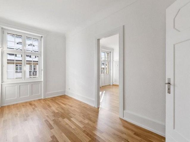 Wohnen an Toplage: Helle 5 Zimmerwohnung