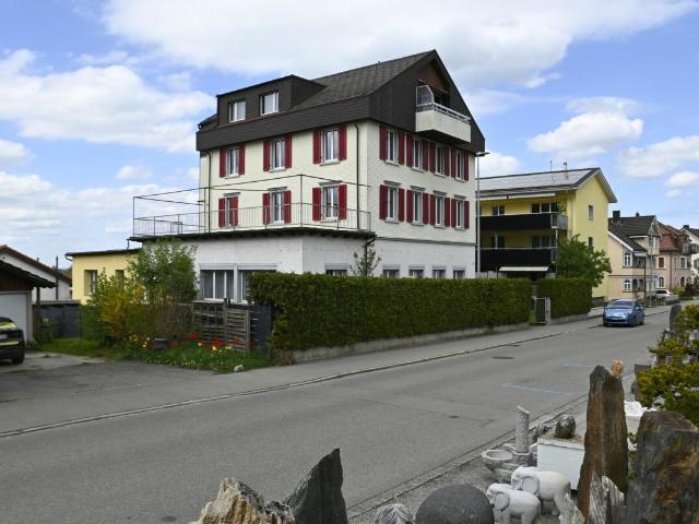 Wohnen an zentraler Lage sanierte 4.5 Zimmer Wohnung im 2. OG