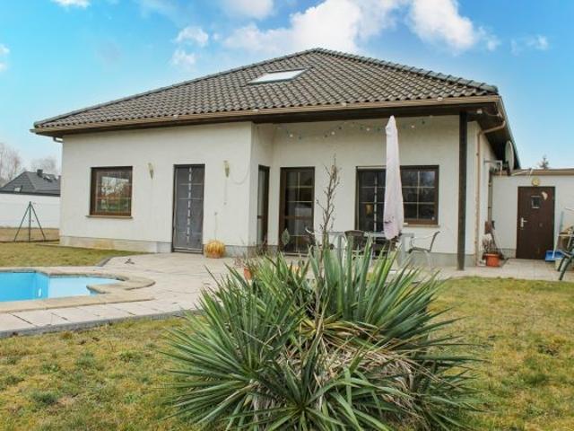 Wohnen auf einer Ebene Bungalow*196m² Wohnfläche* Pool*Doppelgarage*2 Bäder*2 EBK *provisionsfrei