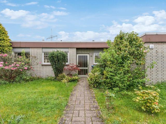 Wohnen auf einer Ebene charmanter Bungalow mit Gartenidylle in Moers