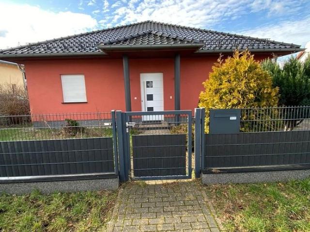 Reserviert ! Wohnen auf einer Ebene freistehendes Einfamilienhaus im Speckgürtel von Berlin