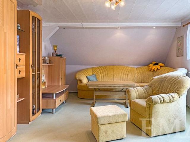 Wohnen auf großem Grund – Zweifamilienhaus mit vielen Möglichkeiten