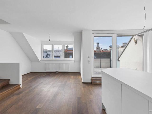 Wohnen auf zwei Ebenen | Klimatisierte Maisonettewohnung im Dachgeschoss | 3 Zimmerwohnung mit Terrasse | Stellplatz inkludiert | zeitloser Design