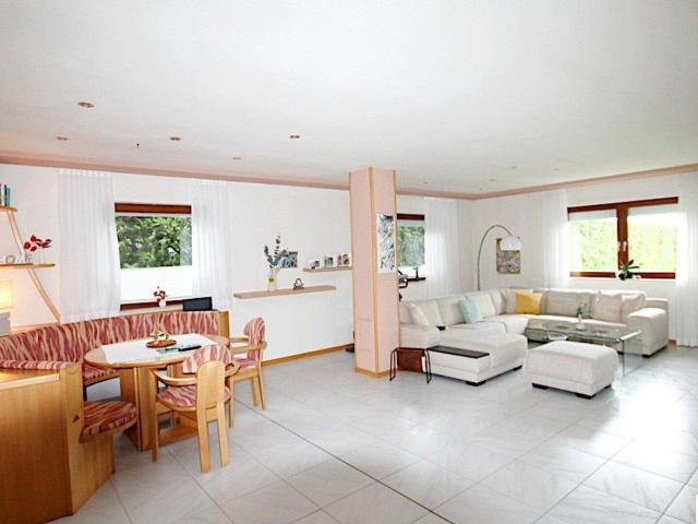 Wohnen auf 1000 m² barrierefreier Fläche, Bungalow in Trumau mit uneinsehbarem Garten