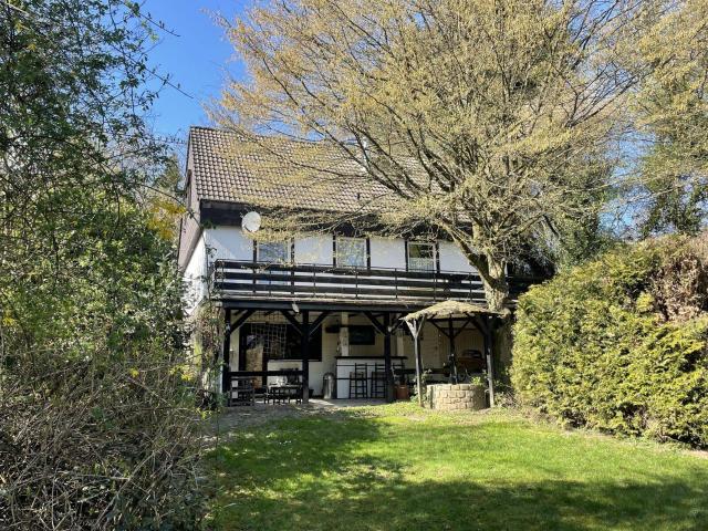 Wohnen im Grünen mit toller Anbindung! Einfamilienhaus mit viel Platz und Privatsphäre