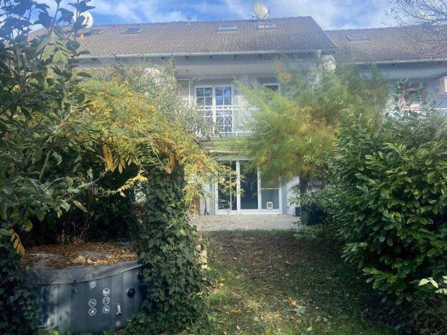 Wohnen im Grünen entzückendes Reihenmittelhaus in Ruhelage komfortables Zuhause mit 138m², 4 Zimmer, Garten, Loggia & mehr!