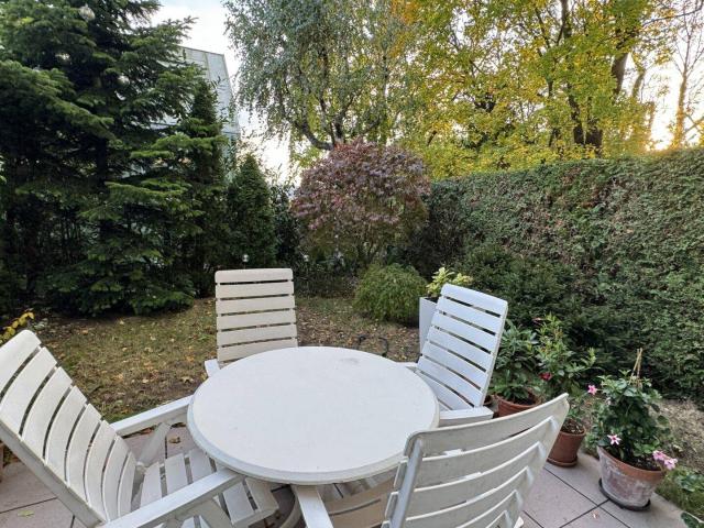 Wohnen im Grünen – großzügiges Reihenhaus mit sonnigem Garten in absoluter Ruhelage | ZELLMANN IMMOBILIEN