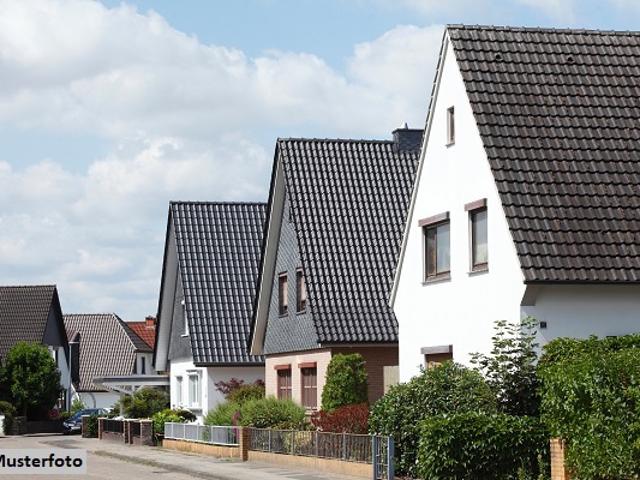 Wohnen im Grünen 1 bis 2 Familienhaus mit angebauter Veranda