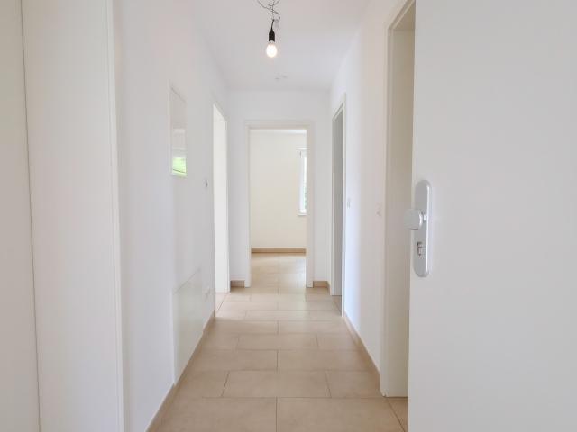 Wohnen im Grünen: 3 Zimmer Wohnung im EG mit schöner Terrasse und Garten