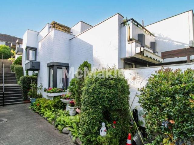 Wohnen im Erdgeschoss mit uneinsehbarer, großzügiger Terrasse und Garten