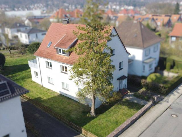 Wohnen in Bestlage: charmantes & vielseitiges Dreifamilienhaus