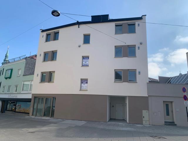 Wohnen in Ried: neuwertige 2 Zimmer Wohnung mit möblierter Küche