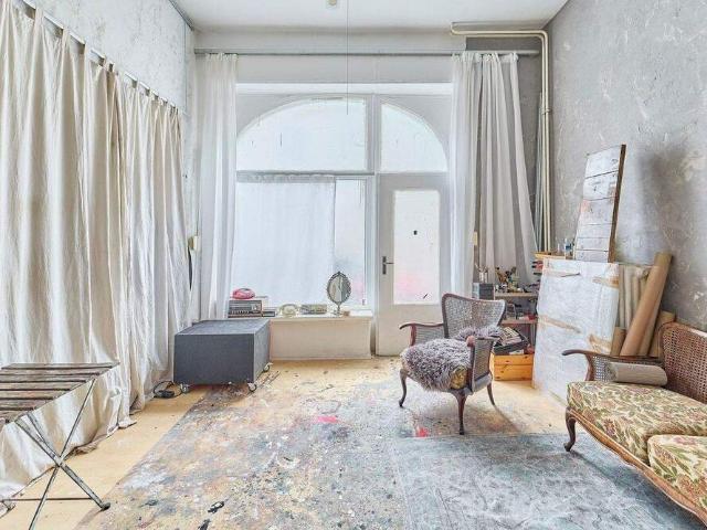 Wohnen mit Atelier Flair: Charaktervolle Altbau Einheit mit Hof & großer Nutzfläche