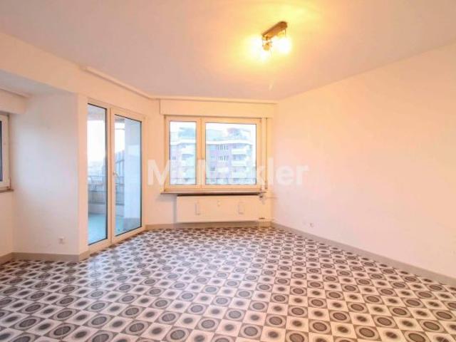 Wohnen mit Aussicht moderne 2 Zimmer Wohnung im ikonischen Romeo Hochhaus in Stuttgart Rot