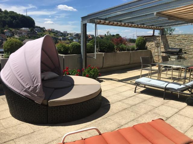Wohnen mit Aussicht lichtdurchflutete Terrassenwohnung mit Pool & Sauna