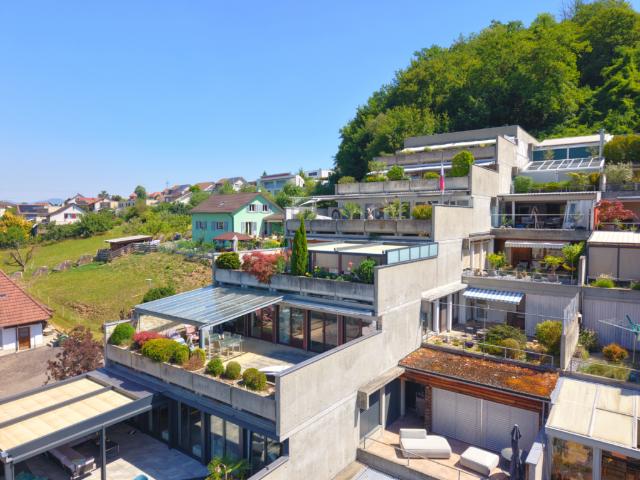Wohnen mit Aussicht lichtdurchflutete Terrassenwohnung mit Pool & Sauna in Zeiningen