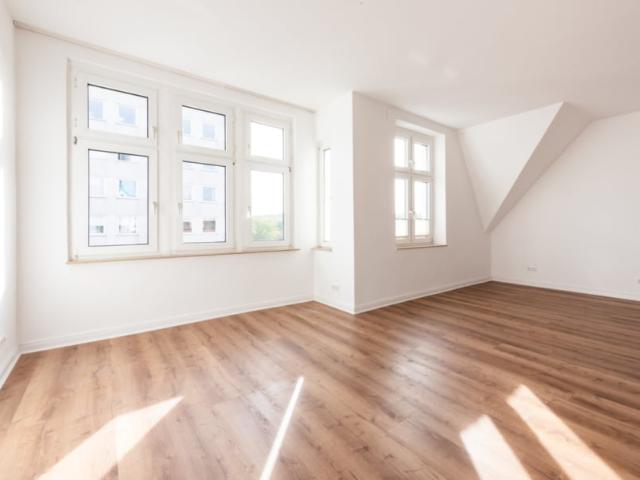 Wohnen mit Charakter: Altbau­wohnung mit viel Platz und Privatsphäre