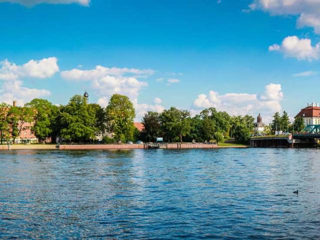 WOHNEN MIT DIREKTEM WASSERBLICK.