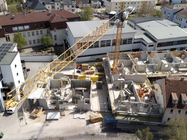 Wohnen mit Komfort: 2 Zimmer Wohnung im Neubau mit Gartenanteil und Tiefgarage in Neuhofen