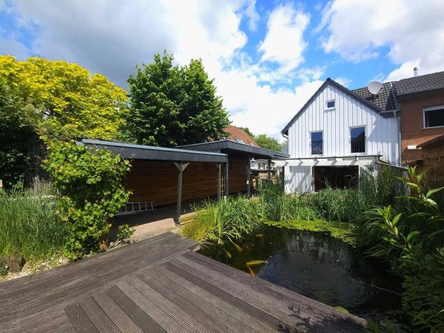 Wohnen mit Stil und Nachhaltigkeit Familienidylle mit Schwimmteich, PV Anlage und Charme