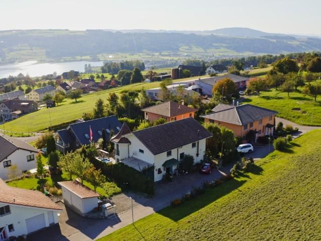 Wohnen mit Weitblick umgeben von Ruhe und Grün. 6.5 Zimmer EFH in Sulz