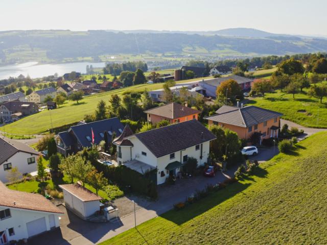 Wohnen mit Weitblick umgeben von Ruhe und Grün. 6.5 Zimmer EFH in Sulz