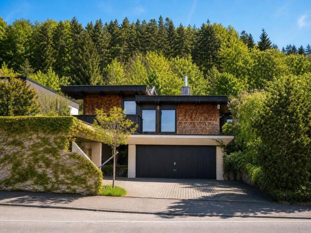 Wohnen mit Weitblick: Großzügiges Einfamilienhaus mit Traumgarten
