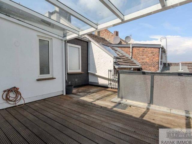 Wohnen mit Weitblick Stilvolle 4 Zimmer Dachgeschosswohnung mit Terrasse und Tiefgaragenplatz in ruhiger Lage von Düsseldorf Benrath
