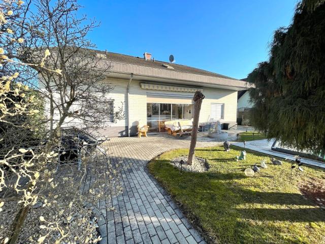 Wohnen mit Wohlfühlfaktor – Großzügiges Haus mit Garten und Pool