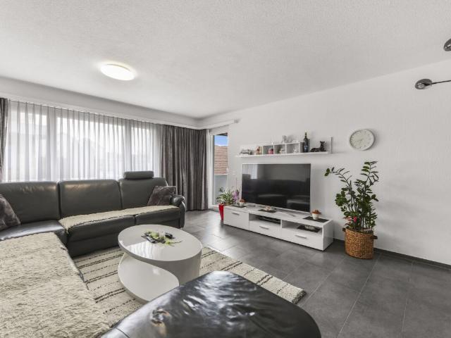 Wohnen mit Wohlgefühl: 4.5 Zimmer Wohnung an idealer Lage