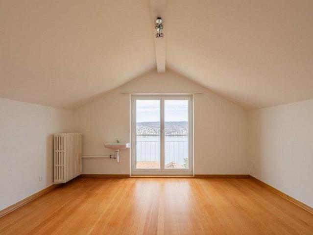 Wohnen mit Zürichsee Panorama Saniertes Einfamilienhaus in Kilchberg