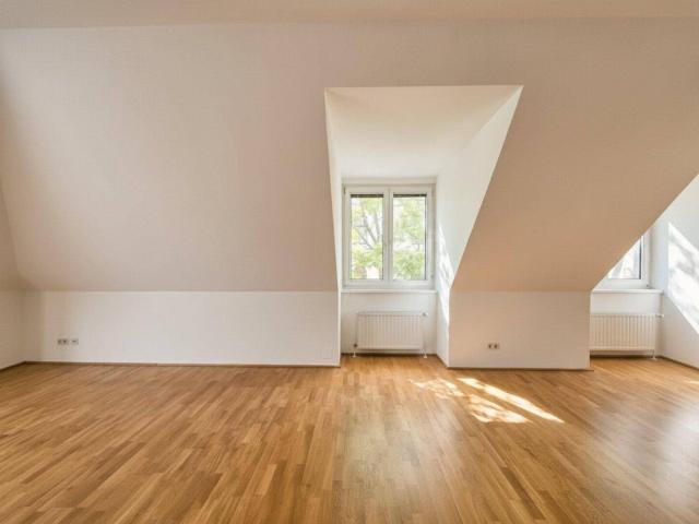 WOHNEN MITTEN IM VIERTEN Urbane Lebensqualität in Zentrumsnähe Großzügige 1 Zimmer Wohnung im Dachgeschoß