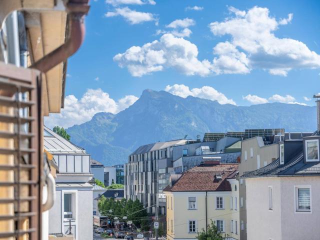 Wohnen nahe der Salzach 4 Zimmer Wohnung mit zwei Balkonen in Salzburg
