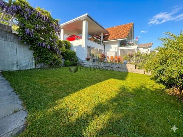 Wohnen Sie mit einer atemberaubenden Aussicht, dieses Haus an bester Lage sucht seinesgleichen!
