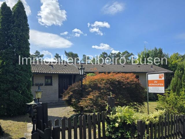 Wohnen, wo andere Urlaub machen – Winkelbungalow mit Seele in idyllischer Lage