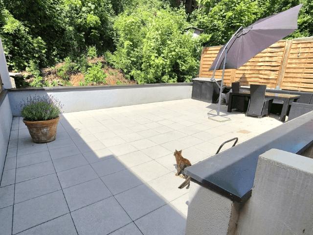 Wohnen wie im eigenen Haus: Große Terrasse + Garten | Ruhige, nahezu freistehende Eigentumswohnung in Enns