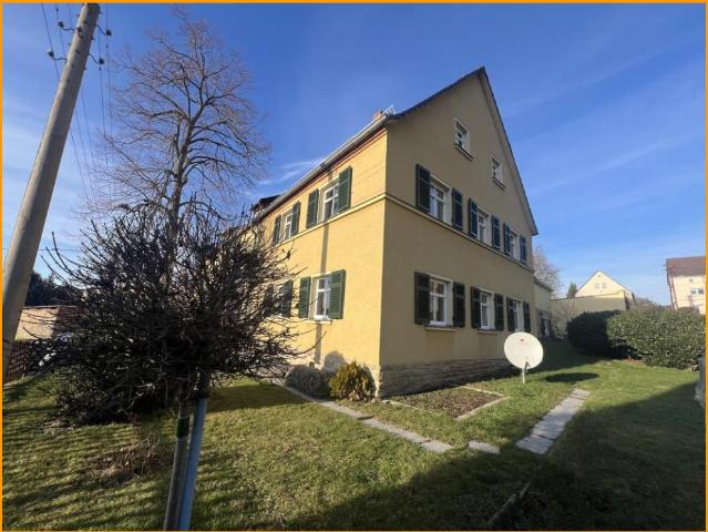 Wohnen wie im Einfamilienhaus im modernisierten historischen 3 Seiten Bauernhof nahe Gera zur Miete!