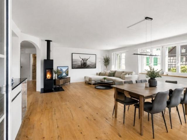 WOHNEN WIE IM EINFAMILIENHAUS MIT RIESIGEM GARTEN!