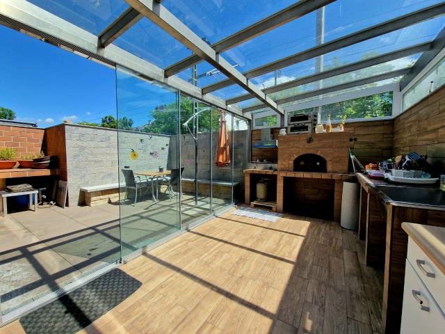 Wohnen wie im Haus! Balkon, Wintergarten, Terrasse, 6 Zimmer, 3 eigene Etagen zentral in Lörrach!