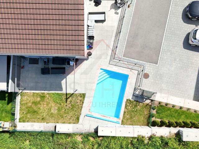 Wohnen wie in den Ferien Modernes 5.5 Zimmer Reihenhaus mit Pool
