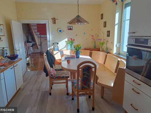 Wohnen und arbeiten, oder wohnen und vermieten. Wohnhaus mit drei Wohneinheiten!